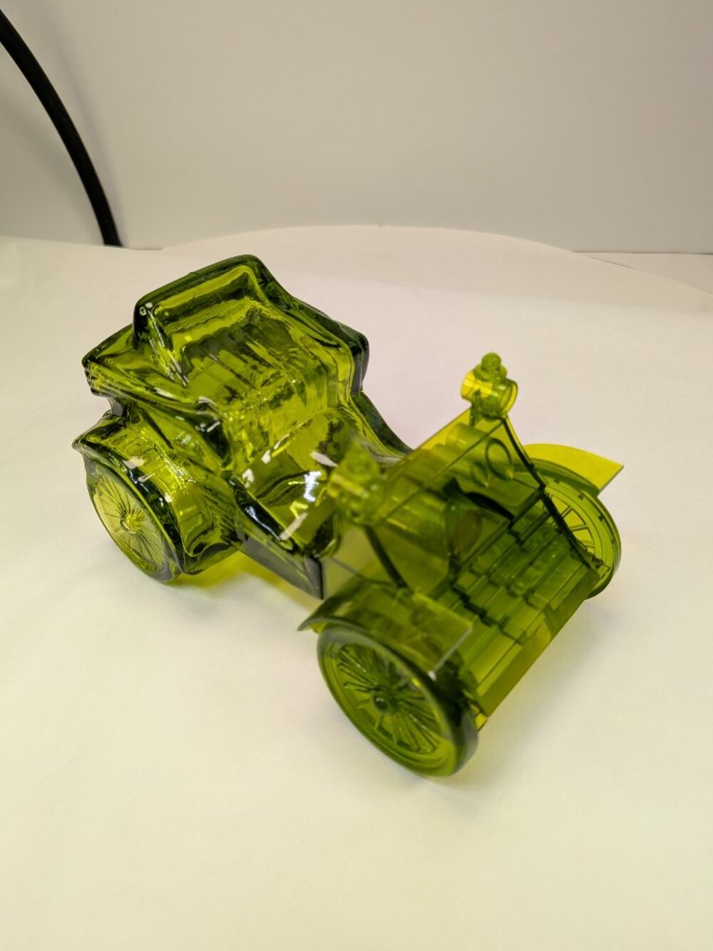 Vintage Avon Green Glass 1902 Haynes-Apperson Car Decanter - 4.5 oz EMPTY